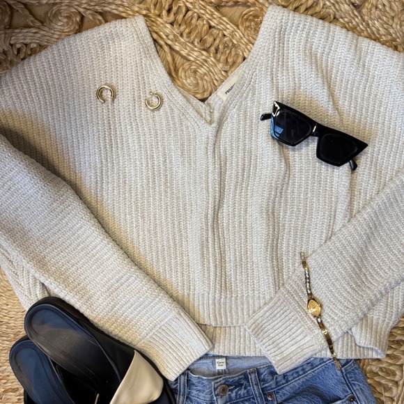 Project Basic Women Cream Ribbed V-Neck Cropped Sweater Size S Cozy Knit - Picture 3 of 4